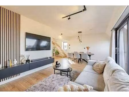 prachtig gerenoveerd appartement in de dorpskern!