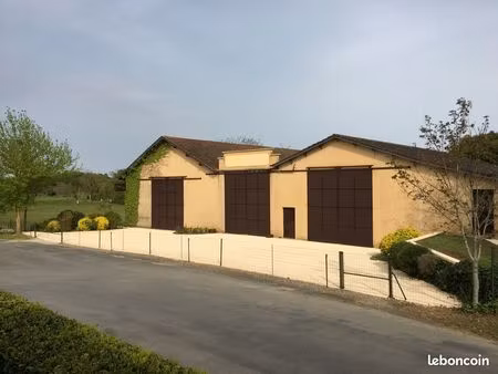 entrepôt (572 m²) et sa maison d’habitation
