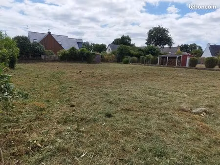 rare grand terrain centre-bourg