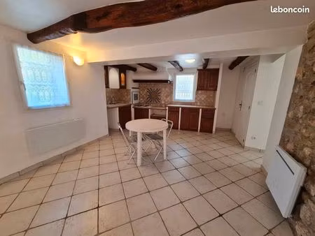 à louer t3 à l'année fox-amphoux