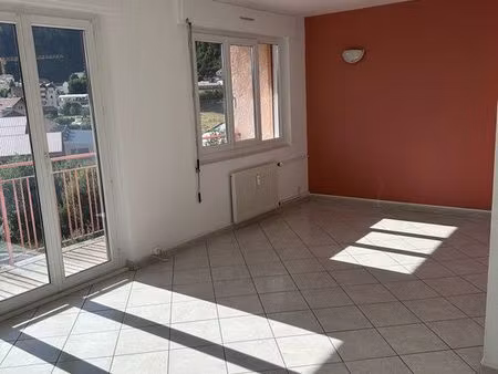 très bel apartement de 3 pcs sur 65 m2