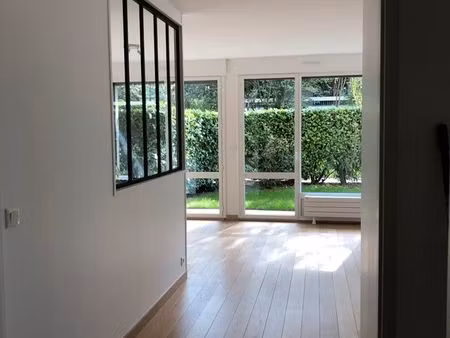 loue appartement de 74.5m² avec jardin privatif à noisy le roi