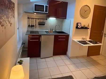studio 15m2 indépendant et tout équipé ( tv  lave linge  etc)