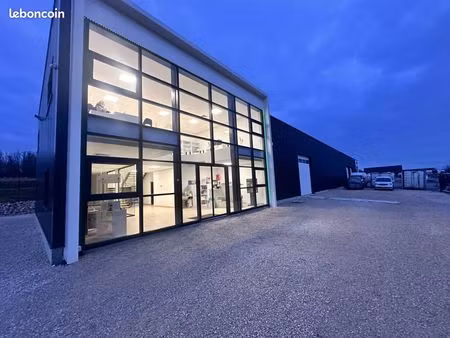 à louer – cellule d’activité neuve haut de gamme de 589 m²