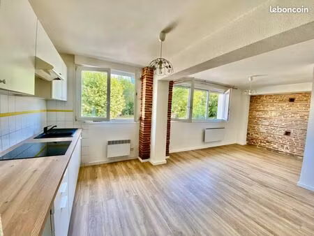 à louer – t3 spacieux et lumineux  cœur de village  environnement calme et arboré