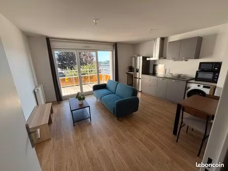 t2 meublé 44 m² – balcon – parking privé – résidence récente – 800 cc