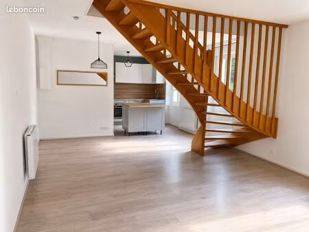 duplex t3 – jardin – 2 places de parkings – cuisine équipée