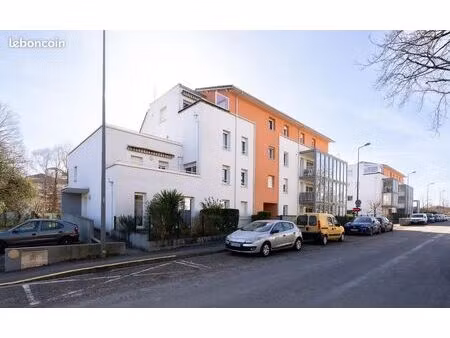 box a louer 14m²