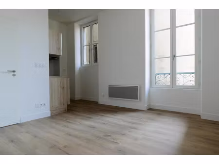 location appartement 1 pièce 19.07 m² à pau (64000)  286 €