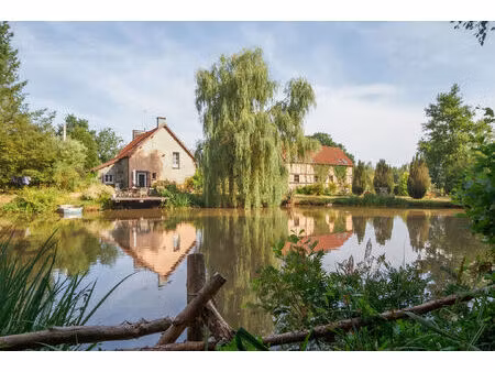 manche : maison de 3 chambres  gîte  lac et terrain dans un magnifique cadre champêtre.