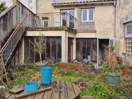 maison à vendre 7 pièces centre ville saint jean d'angely (17) avec jardin clos