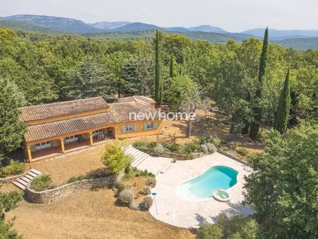 au calme absolu  une villa néo-provençale sur vaste terrain naturel