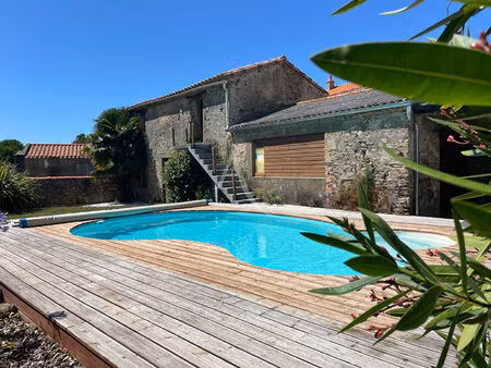 location maison 6 pièces  167.00m²  vairé