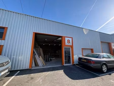 location local d’activités carbon blanc 33560 152m²