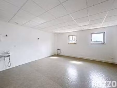 location bureaux et commerces à hérouville-saint-clair (14200) : à louer / 60m² hérouville