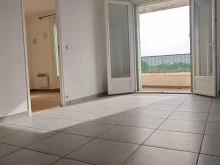 appartement lumineux garons 2eme étage