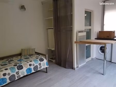 studio dans villa au calme