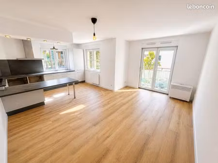 appartement 2 pièces lumineux avec parking et balcon