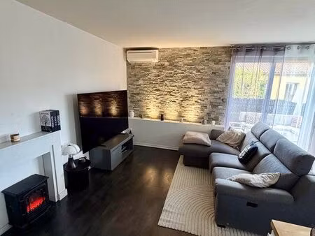 t3 meublé 60 m² – terrasse 20 m² – 2 parkings – saint-simon
