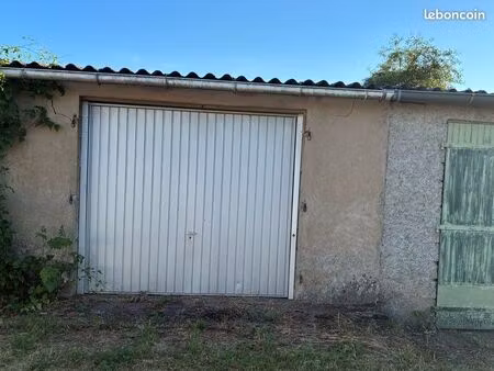 grand garage fermé à louer – audun-le-roman (avenue de la république)