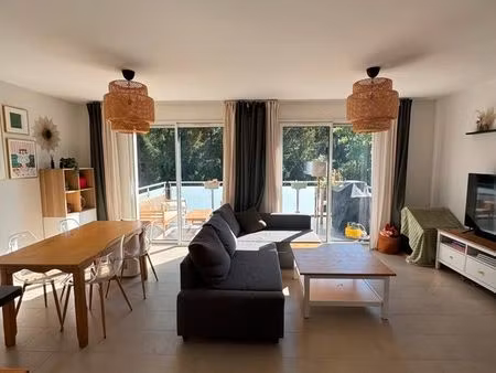 cessy (01170) – t3 de 78 m² avec grand balcon  garage double et vue alpes/jura