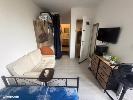 location de belle chambre et meublees avec salle de bain et lavabo privee. éligible apl/ca