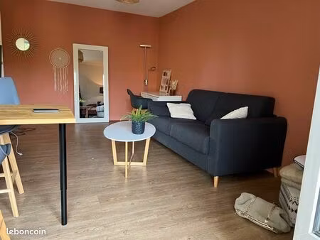 grand studio rénové avec balcon situé à 2 pas du vieux lille
