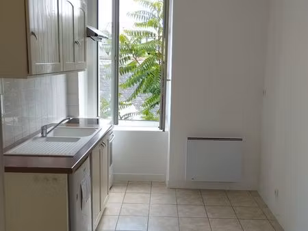 t1bis rénové – chambre séparée – cave – quartier ney  angers