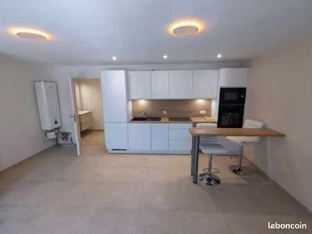 t2 meublé  rez-de-chaussée  43m²  libre  rénové