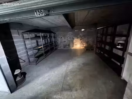grand box / garage / entrepôt / stockage / local de 50 m2