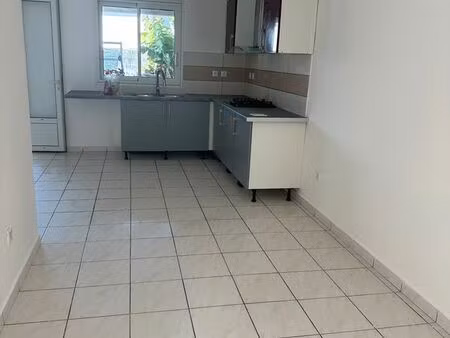 loue maison f3 meublée à saint-louis bois de nèfle coco