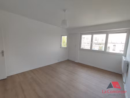 grand t2 renove désiré clary / vilette