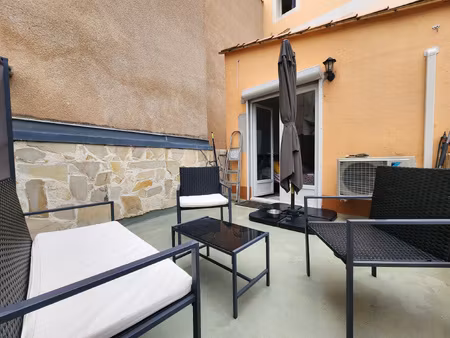 centre ville: appartement 70m2 renove au rdc  1 chambre  ter