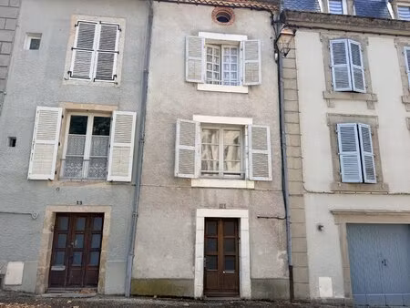 superbe maison de ville offrant des espaces et des pièces insoupçonnés