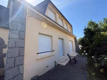 maison avec beaux volumes à deux pas de la plage.