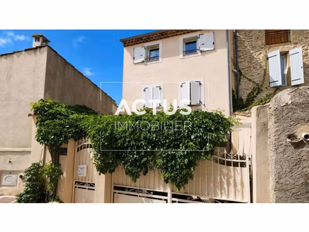maison de village rénovée avec terrasse au cœur de l