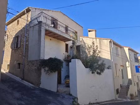 paziols: maison en pierres avec 2 annexes