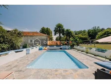 maison en pierre de 293 m² à bidache