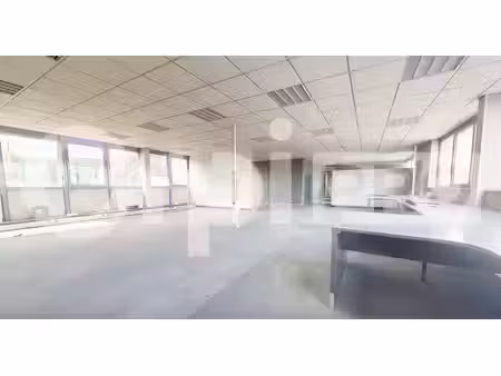 location bureaux civrieux d azergues 69380 330m²
