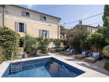 proche saint rémy de provence  maison de village superbement rénovée
