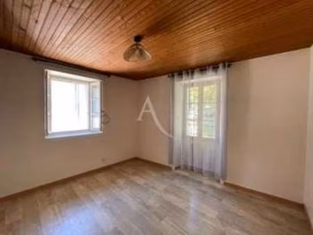location appartement t1 à fontenay-le-comte (85200) : à louer t1 / 23m² fontenay-le-comte