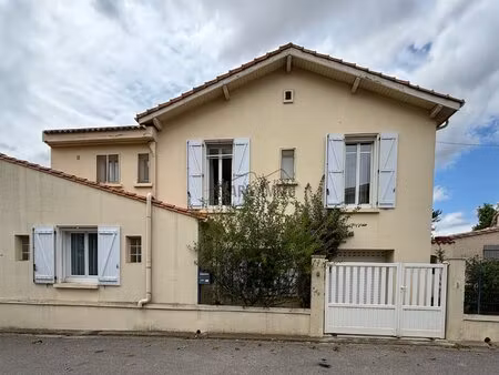 joli pavillon avec garage et jardin