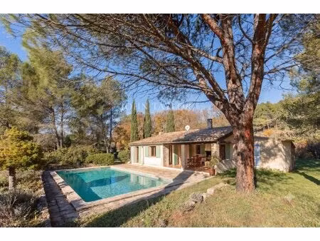 maison à vendre sur ménerbes – vue sur le luberon  piscine et beau potentiel au calme