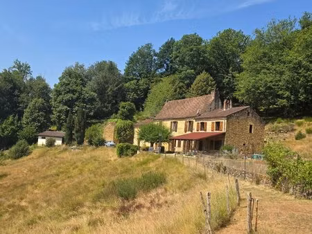 longère en pierre avec dépendances