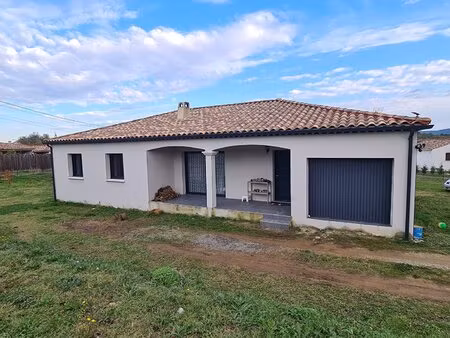 maison avec un terrain de 1000 m² environ