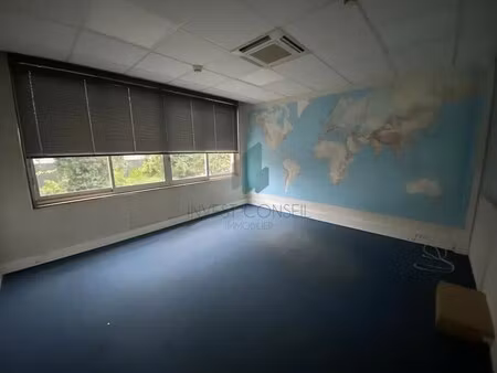 location local d'activités 550 m²