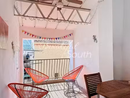 maison de village de caractère avec terrasse panoramique et garage – maury