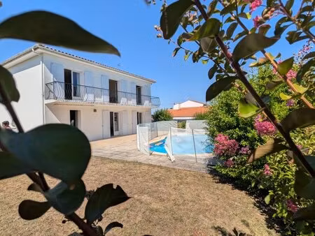 à découvrir sans tarder ! belle maison familiale avec piscine saintes rive gauche