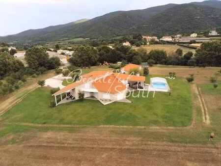 villa d'architecte aux vues panoramiques sur 2 hectares  sr vinca