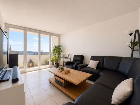 appartement 4 pièces de 76m² avec balcon  parking et cave